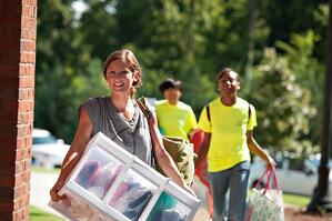 Female_Resident_Move-In_Day