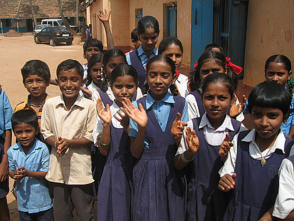 Indian School Childre (Image source: http://www.flickr.com/photos/yorickr/4511065370)