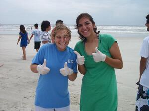 alternative spring break beach cleanup